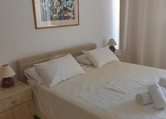 Emilia 10 Apartament *